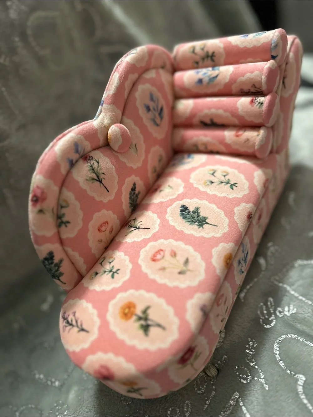 NWT Hilabee, Pink Floral Mini Chaise Lounge Sofa Jewelry Box